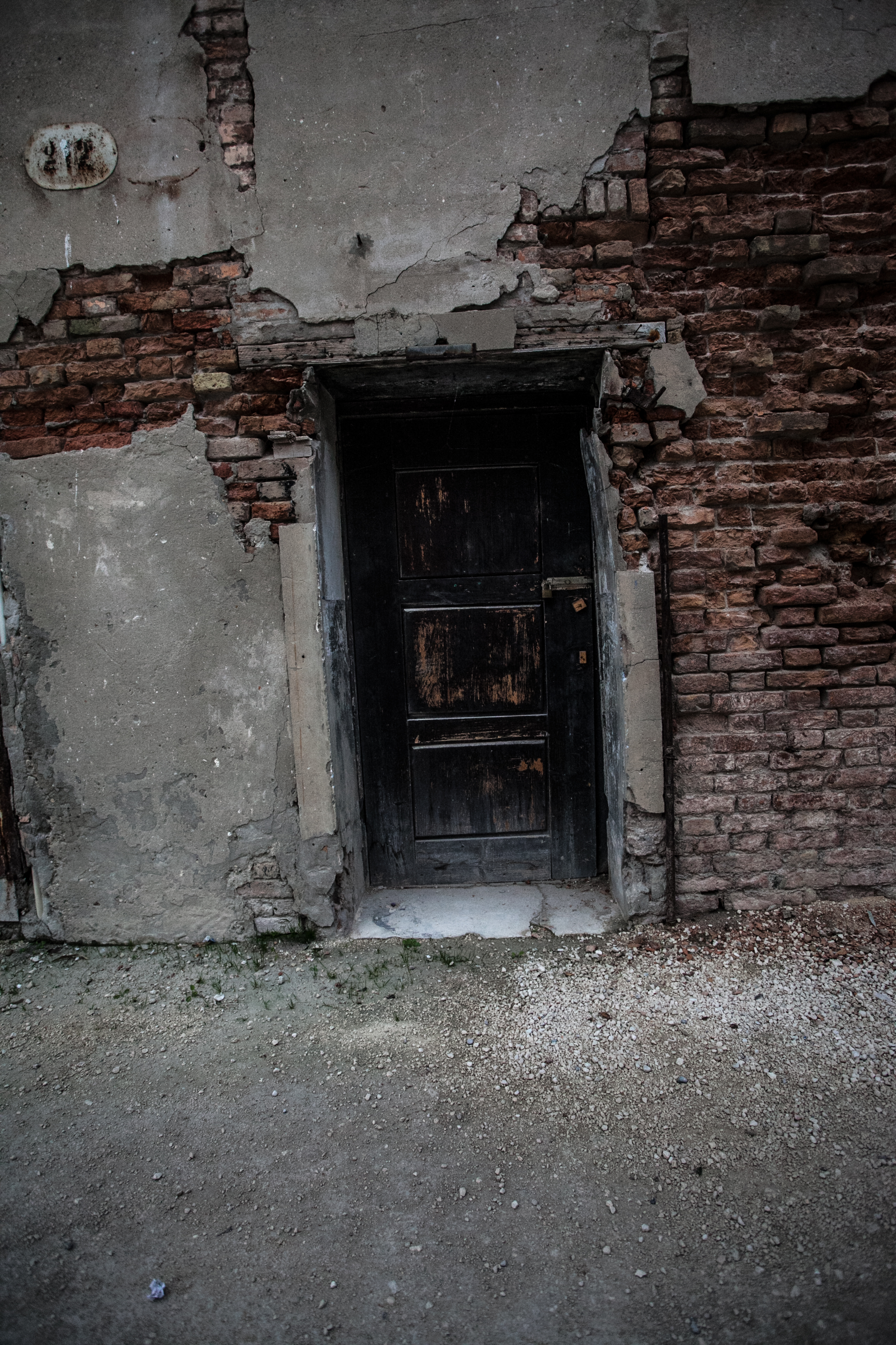 Soft atmospheric image with reflective light